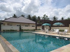 ขายสระว่ายน้ำ-อาคาร-ฟิตเนส-ห้องน้ำ-3-ห้อง